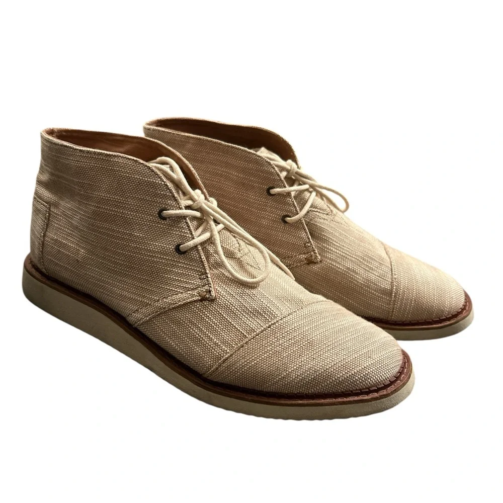 TOMS Mateo chukkas with a desert taupe canvas upper. Men’s size 11.5